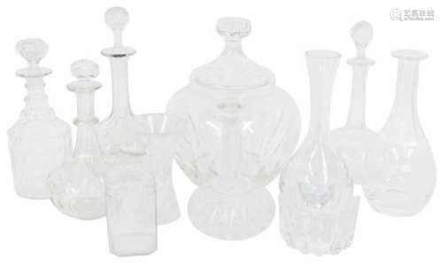 Een lot divers glaswerk w.o. decanters.A lot with diverse glassware including decanters.