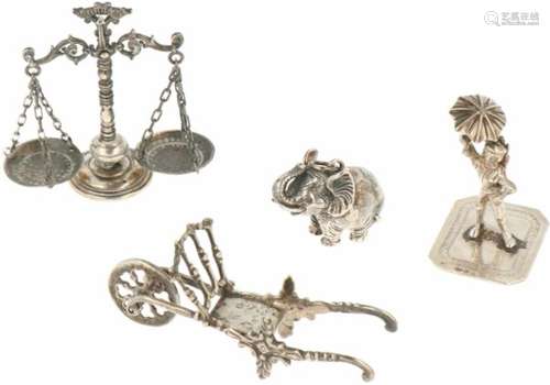 (4) delig lot miniaturen zilver.W.o. weegschaal, oilifant, kruiwagen en paraplu verkoper. Nederland,