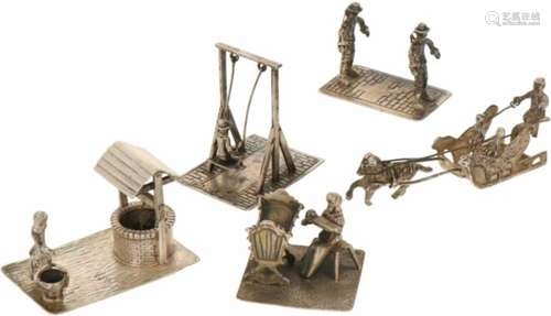 (5) delig lot miniaturen zilver.W.o. paarden slee, schommel, waterput en kindermeisje. Nederland,