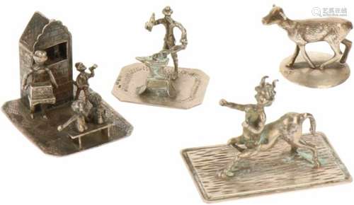 (4) delig lot miniaturen zilver.W.o. kalfje, poppenkast, smid en centaur. 20e eeuw, Keurtekens: