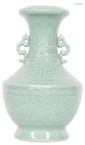 Een celadon-stijl vaas met drakenoren. China, 19e/20e eeuw.Afm. 43 x 25 cm.A celadon-style vase with