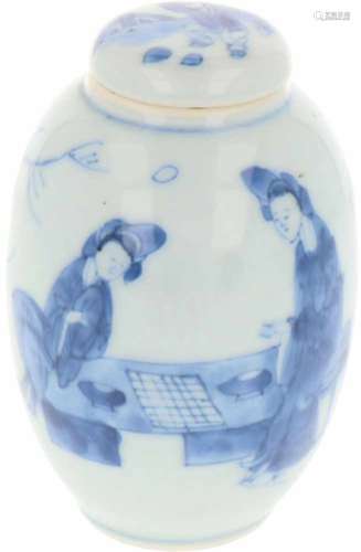 Een porseleinen theebus met decor van Lingzhi's en één zotje, gemerkt met één Lingzhi. China,