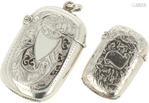 (2)Vesta cases zilver.Gegraveerde decoraties. Engeland, Birmingham / Chester, Keurtekens: diverse