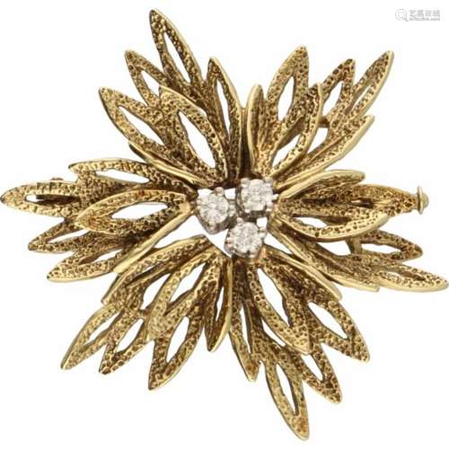 Broche geelgoud, ca. 0.15 ct. diamant - 14 kt.3 Briljant geslepen diamanten (ca. 0.05 ct.).