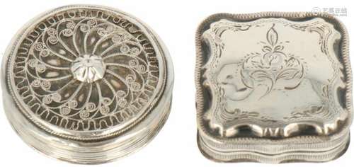 (2) Pepermunt doosjes zilver.Diverse uitvoeringen. Nederland, 1852 / 1881, Keurtekens: diverse