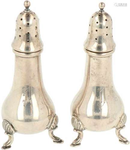 (2) delige set Zout & Peper strooiers zilver.Druppel vormig buik model op 3 pootjes. USA, 20e