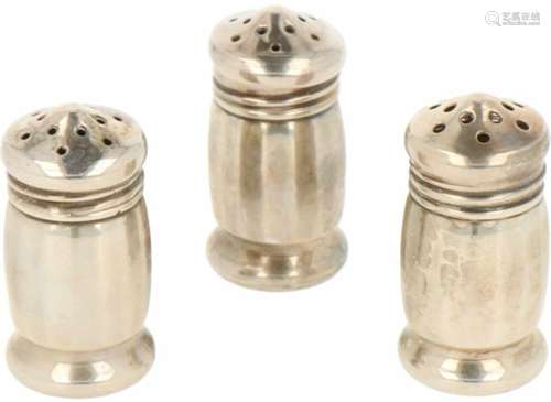 (3) Zout & peper strooiers zilver.Cylinder vormige gefacetteerd. USA, Chicaco, Spaulding & Co.,