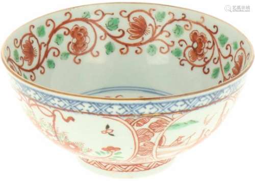 Een porseleinen kom met Amsterdams bont decor. China, 18e eeuw.Afm. 7,5 x 14 cm.A porcelain bowl