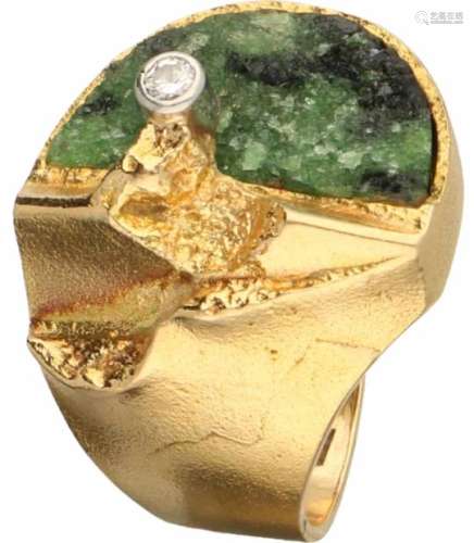 Lapponia 'Quebec' design ring geelgoud, ca. 0.04 ct. diamant en zoisiet - 14 kt.Designer Björn
