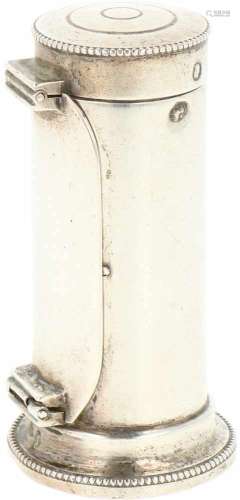 Nootmuskaat rasp zilver.Strak cilinder vormig model afgewerkt met parelranden. Nederland, 1882,