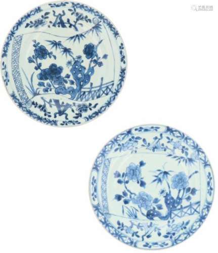 Een set van twee porseleinen borden met floraal decor. China, Qianglong.Chips. Ø 22,5 cm.A set of