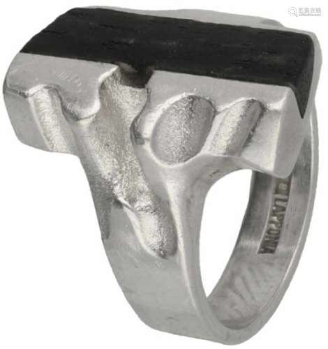 Lapponia design ring zilver, ebbenhout - 925/1000.Designer Zoltan Popovits. Ringmaat: 16 mm.
