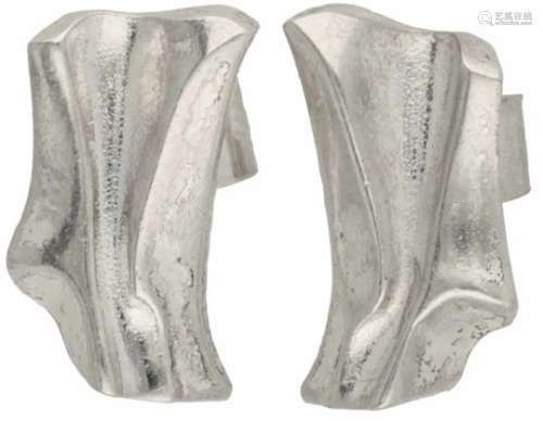 Lapponia 'Mira' design oorbellen zilver - 925/1000.Designer Björn Weckström. LxB: 1,6 x 0,9 cm.