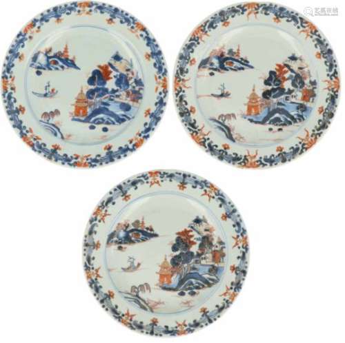 Een set van drie porseleinen borden met Imari decor. China, 18e eeuw.Randschade en haarlijn. Ø 22