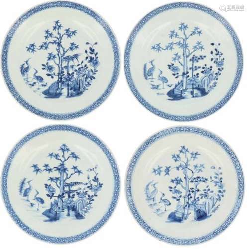 Een set van 4 porseleinen borden met blauw landschapsdecor. China, 18e eeuw.Chips. Ø: 26 cm.A set of