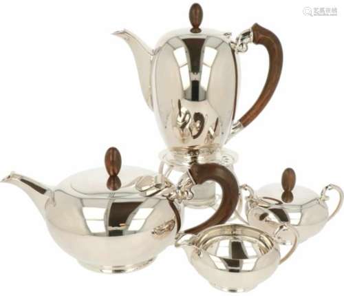 (5) delig koffie en thee servies zilver.Modern vormgegeven op brander met houten handvatten.