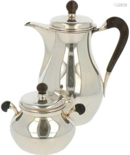 Koffiepotje met suikerbak zilver.Art Nouveau gevormd model met ebben handvatten. 20e eeuw,