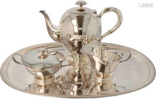 (4) delig koffie servies zilver.Uitgevoerd met palmet rand en gedecoreerde knoppen. 20e eeuw,