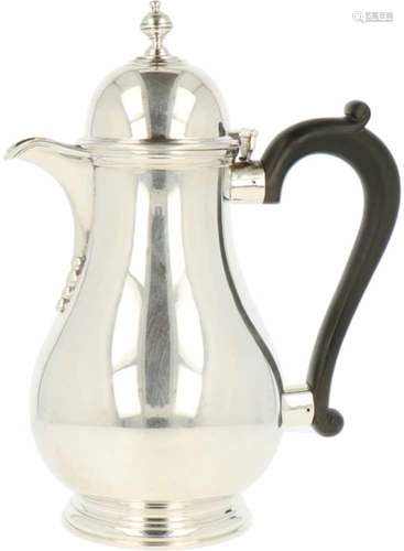 Koffiepot zilver.Strak model met bolle buik met ebbenhouten handvat. Engeland, Birmingham, 1939,