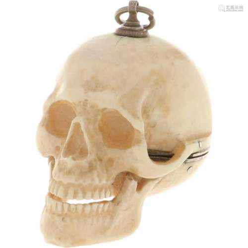 Zakhorloge in de vorm van schedel (ivoor) - Herenzakhorloge - Handopwindbaar - 1800.Staat: Goed -