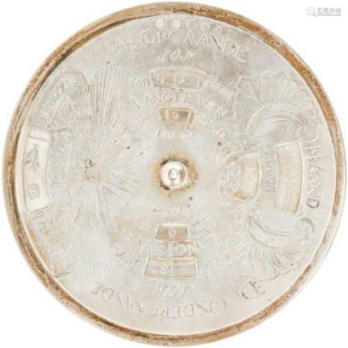 Eeuwig durende kalender zilver.Naar 17e eeuws voorbeeld met gegraveerde versieringen. Nederland,