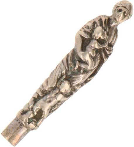 Ornament zilver.Voorstellende een klassieke dame met kind. 19e eeuw, Keurtekens: ZII. 35 gram, 835/