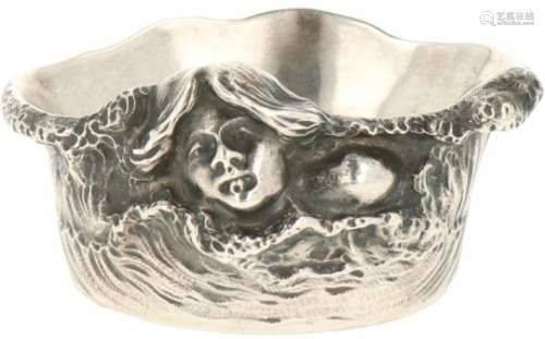 Schaaltje zilver.Jugendstil gevormd bakje met beeltenis van zwemmende nimf. Rusland, 20e eeuw,