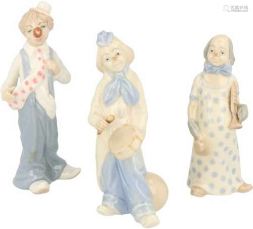 Een lot van 3 porseleinen clowns in Lladro stijl. Spanje, eind 20e eeuw.A lot of three porcelain