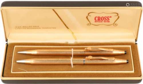 (2) Cross pennen verguld.Potlood en balpen variant. In orginele doos met bruin stoffen hoesjes.