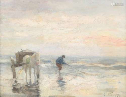 Evert Pieters (Amsterdam 1856-1932 Laren).Een schelpenvisser aan de vloedlijn. Olieverf op board.