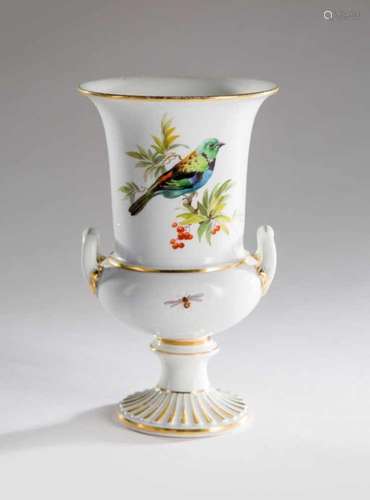 Vase Meissen Vogelmalerei,weißes Porzellan polychromer Aufglasurmalerei und Goldrand. Leicht