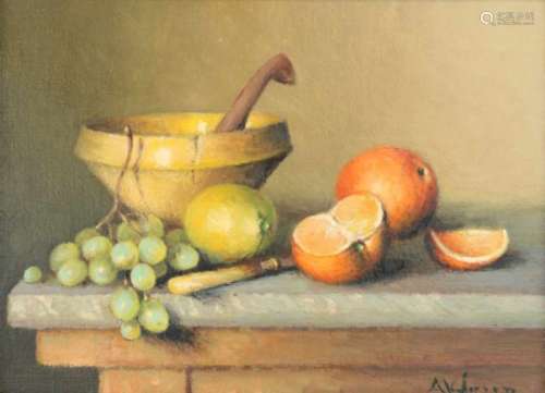 Anton Verhoeven (1920-2006).Stilleven met fruit en stenen nap. Olieverf op doek. Gesigneerd