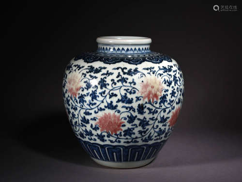 A BLUE AND WHITE AND COPPER RED JAR, 18TH CENTURY
