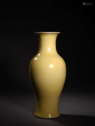 A INCISED YELLOW-GLAZED VASE, REPUBLIC PERIOD