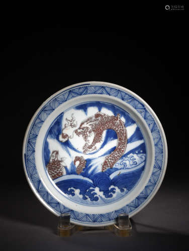 A BLUE AND WHITE AND COPPER-RED DISH, 17TH CENTURY