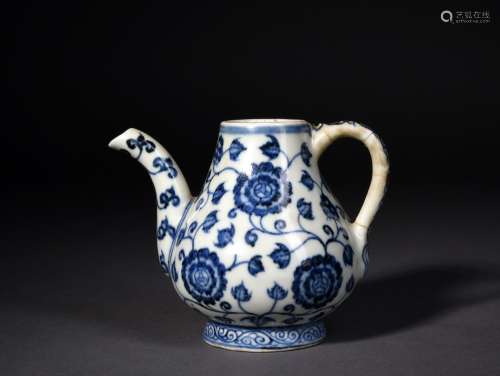 A BLUE AND WHITE FLORAL EWER, 16TH CENTURY