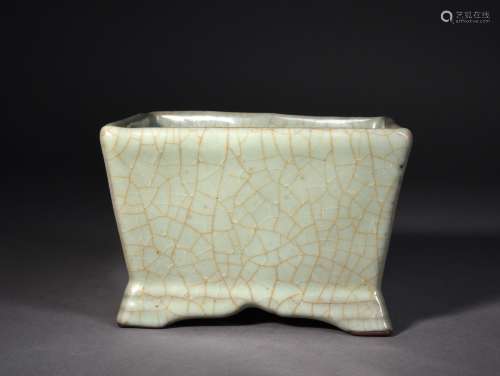 A GUAN-TYPE SQUARE WASHER, SUNG DYNASTY