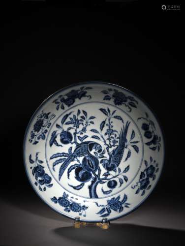 A BLUE AND WHITE FLORAL AND BIRDS PLATE, 15TH CENTURY