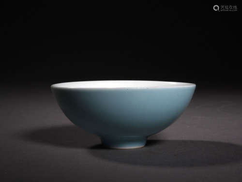 A BLUE-GLAZED CUP, 19TH CENTURY