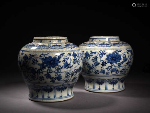 A PAIR OF BLUE AND WHITE FLORAL JARS, 15TH/16TH CENTURY