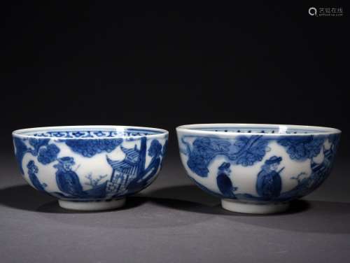 A PAIR OF BLUE AND WHITE SAUCER, 19TH CENTURY