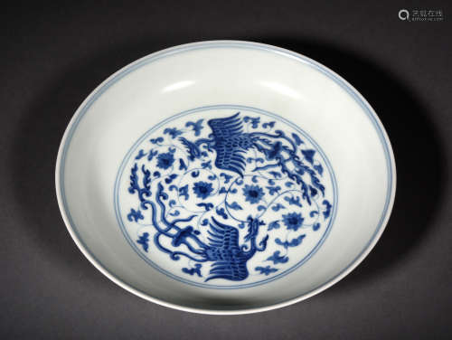 A BLUE AND WHITE PHOENIX DISH, 15TH CENTURY