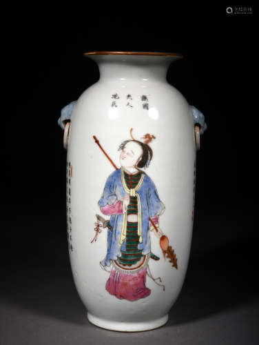 A FAMILLE ROSE HEROS VASE, 19TH CENTURY