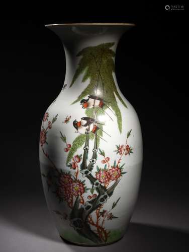 A FAMILLE ROSE FLORAL AND BIRD VASE, 19TH CENTURY