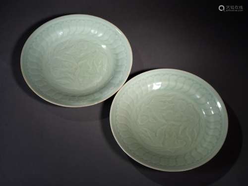 A PAIR OF CELADON GLAZED LOTUS POND DISHES,18TH CENTURY