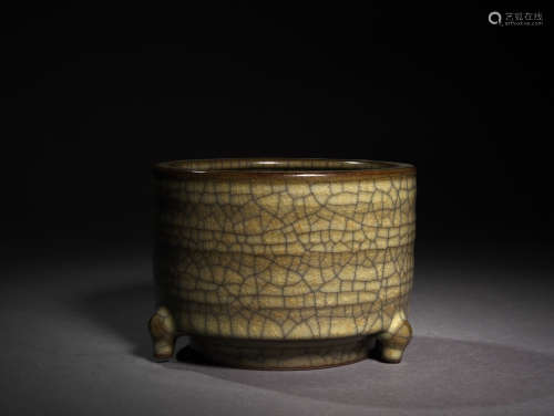 A GE-TYPE BANDED TRIPOD CENSER, 16TH CENTURY