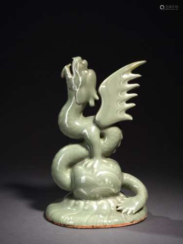 A CELADON GROUND DRAGON COVER, REPUBLIC PERIOD