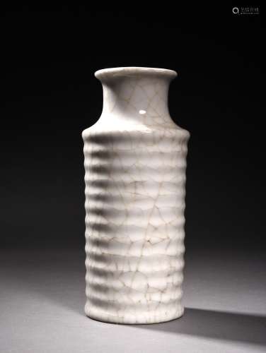 A GE-TYPE CRAQUELÉ BANDED VASE, 15TH CENTURY