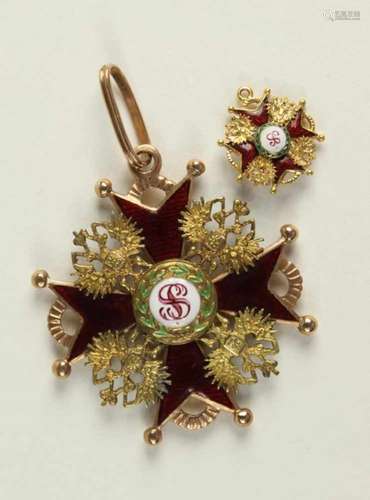 St. Stanislaus-Orden,Kreuz 3. Klasse. Kreuz Gold emailliert, 40mm, das Medaillon gemalt, die Bandöse