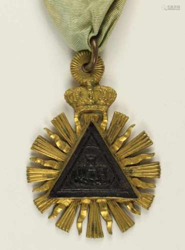 Freimaurer,Logenabzeichen, Bronze feuervergoldet, eingesetztes Dreieck aus geschwärztem Gußeisen,